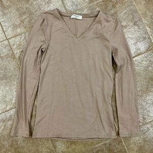 Zenana Outfitters Women's Long Sleeve V-Neck Top in Ash Mocha